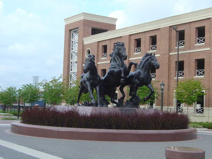 Mustang Plaza